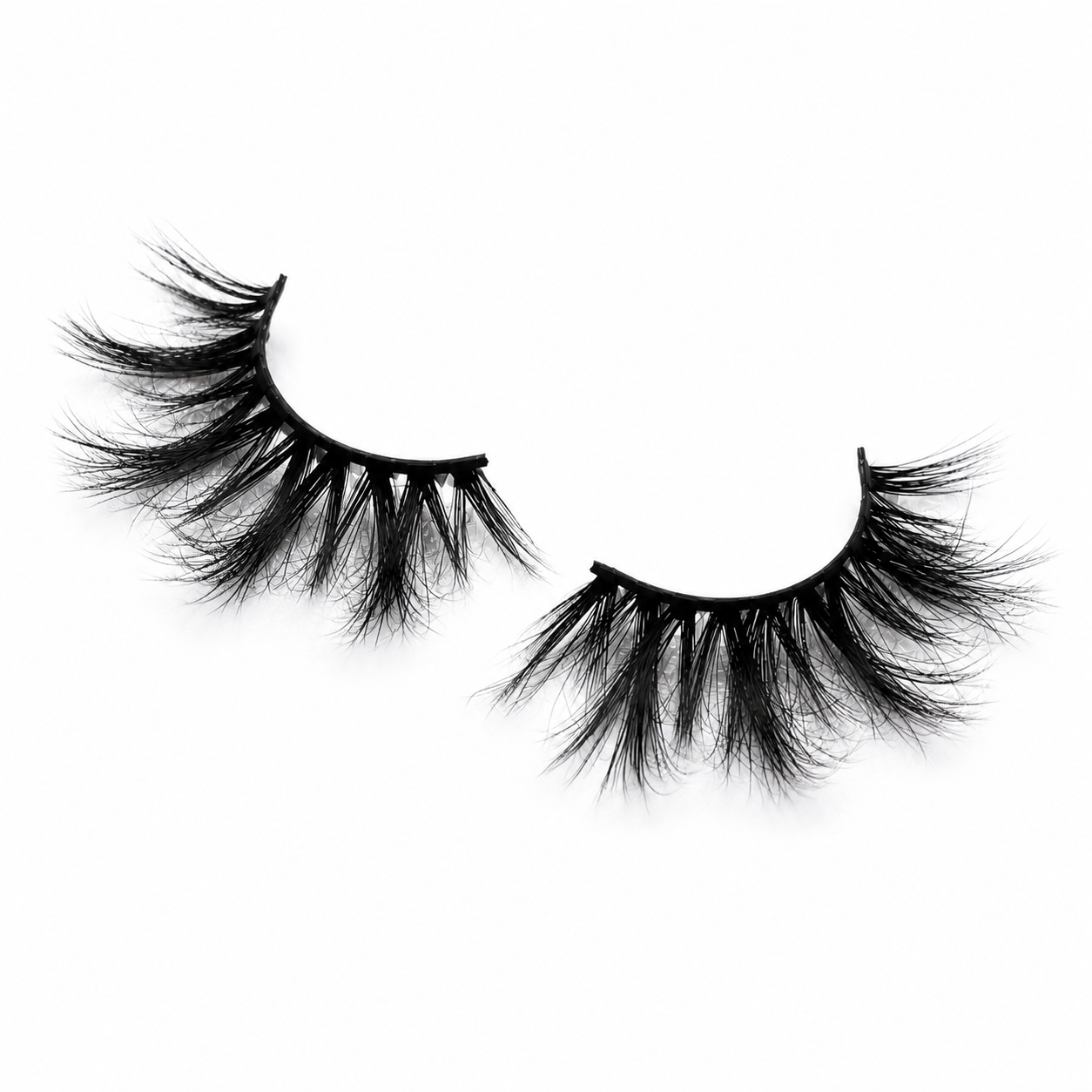 MAIN CHARACTER 22mm Dramatic Wispy Lashes