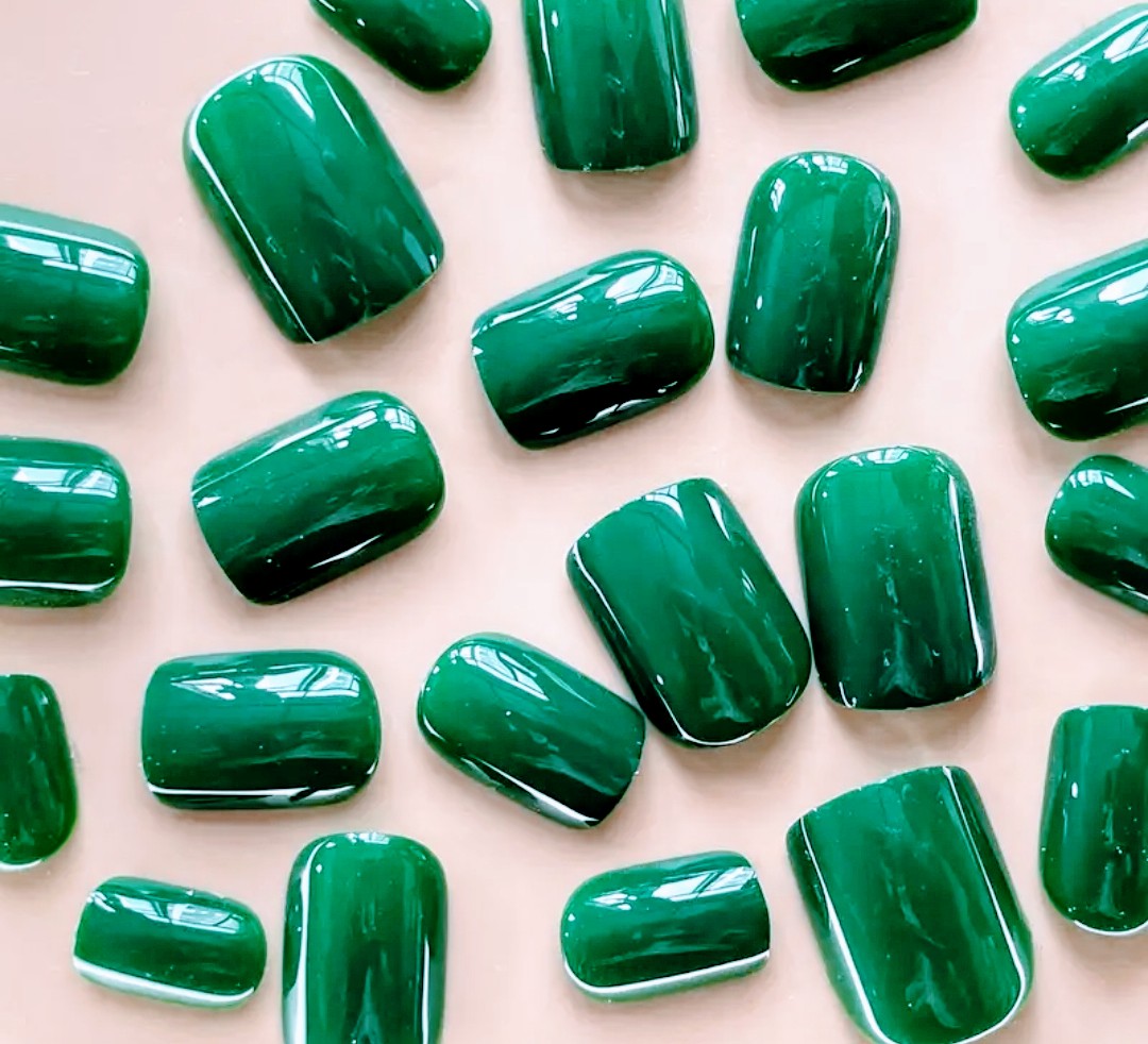 "Emerald" 24 Pcs Short Square Press On Nails with Glue