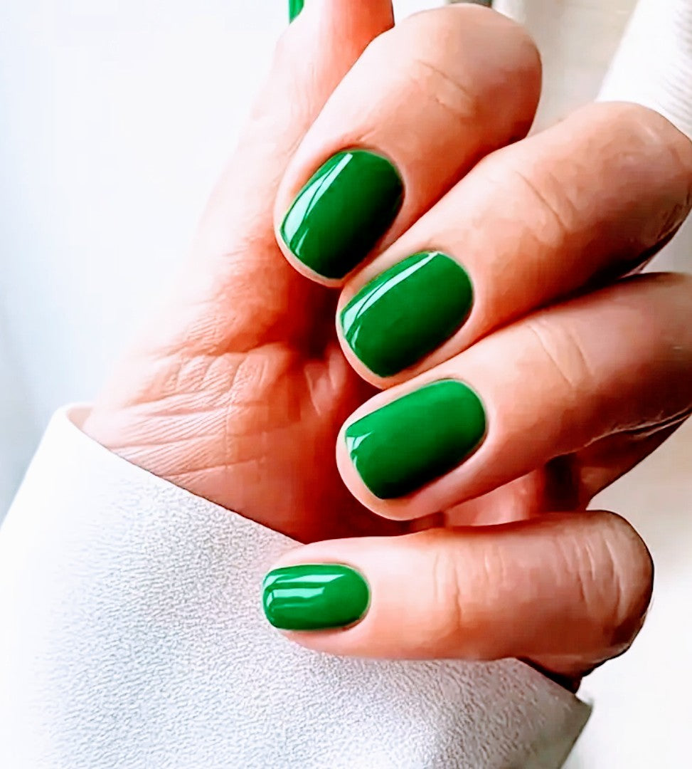 "Emerald" 24 Pcs Short Square Press On Nails with Glue