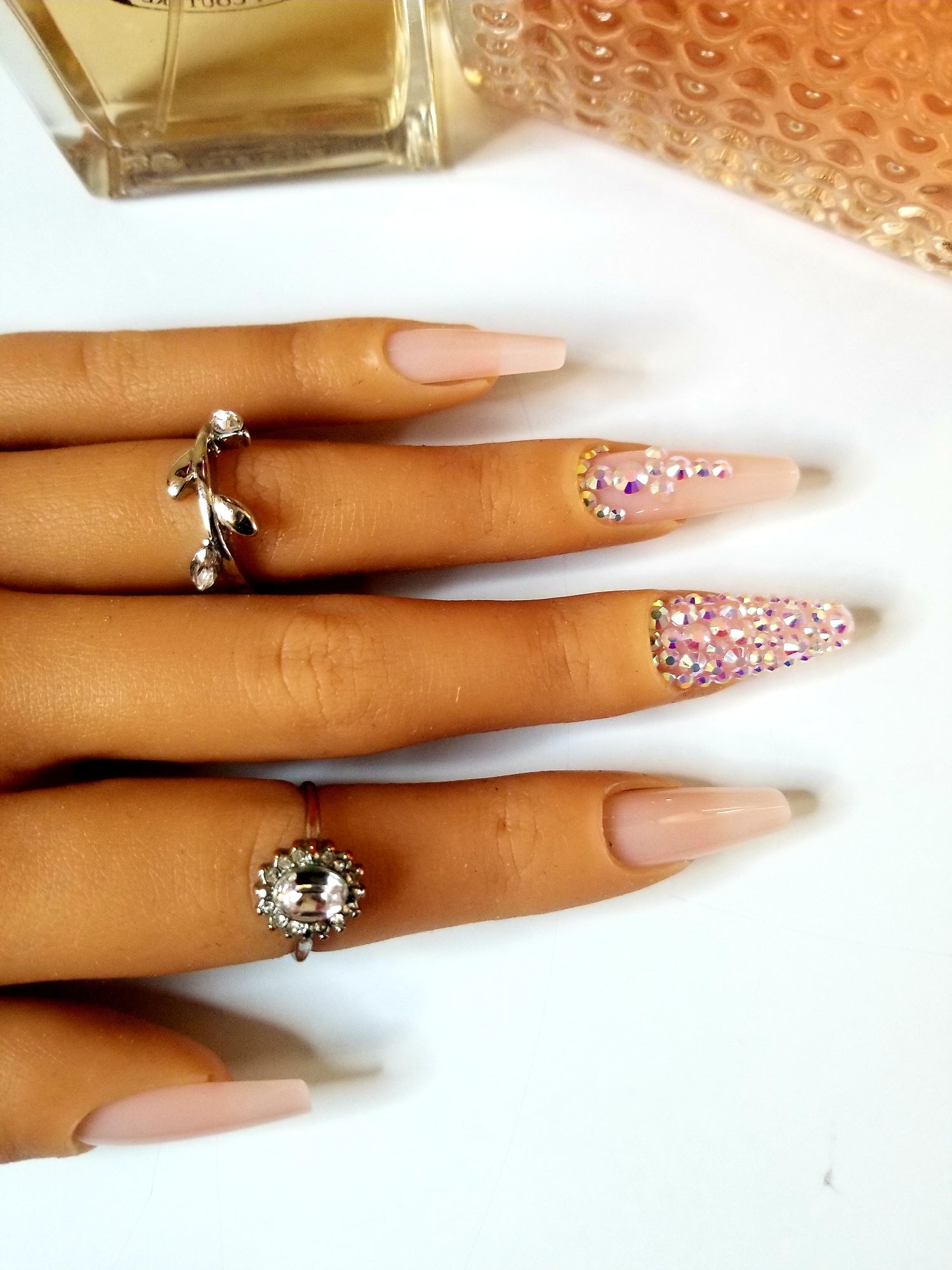 "Sparkle" 24 Piece Set Artificial Nails with Glue