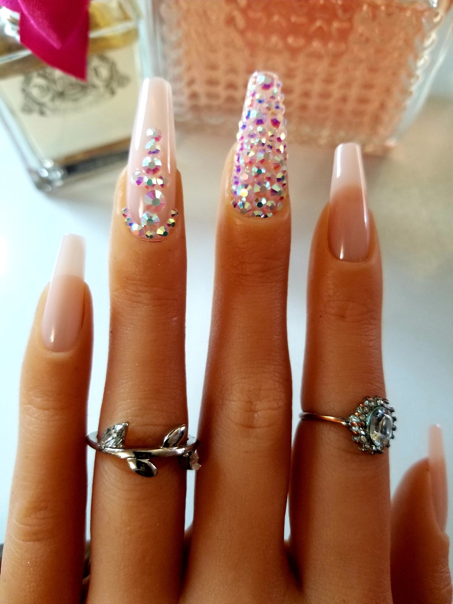 "Sparkle" 24 Piece Set Artificial Nails with Glue