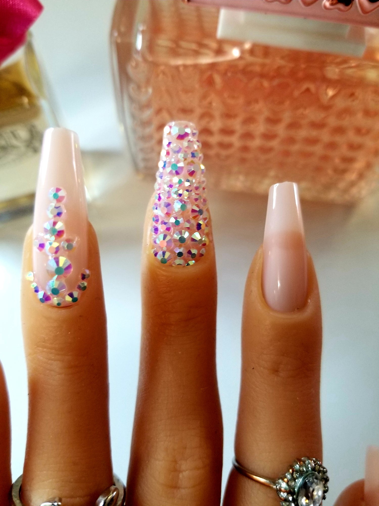 "Sparkle" 24 Piece Set Artificial Nails with Glue