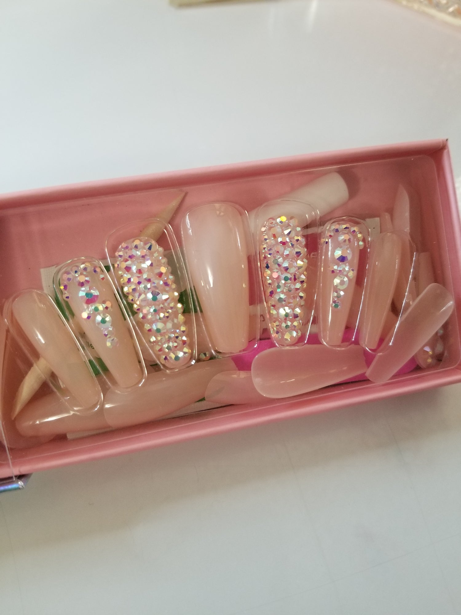 "Sparkle" 24 Piece Set Artificial Nails with Glue