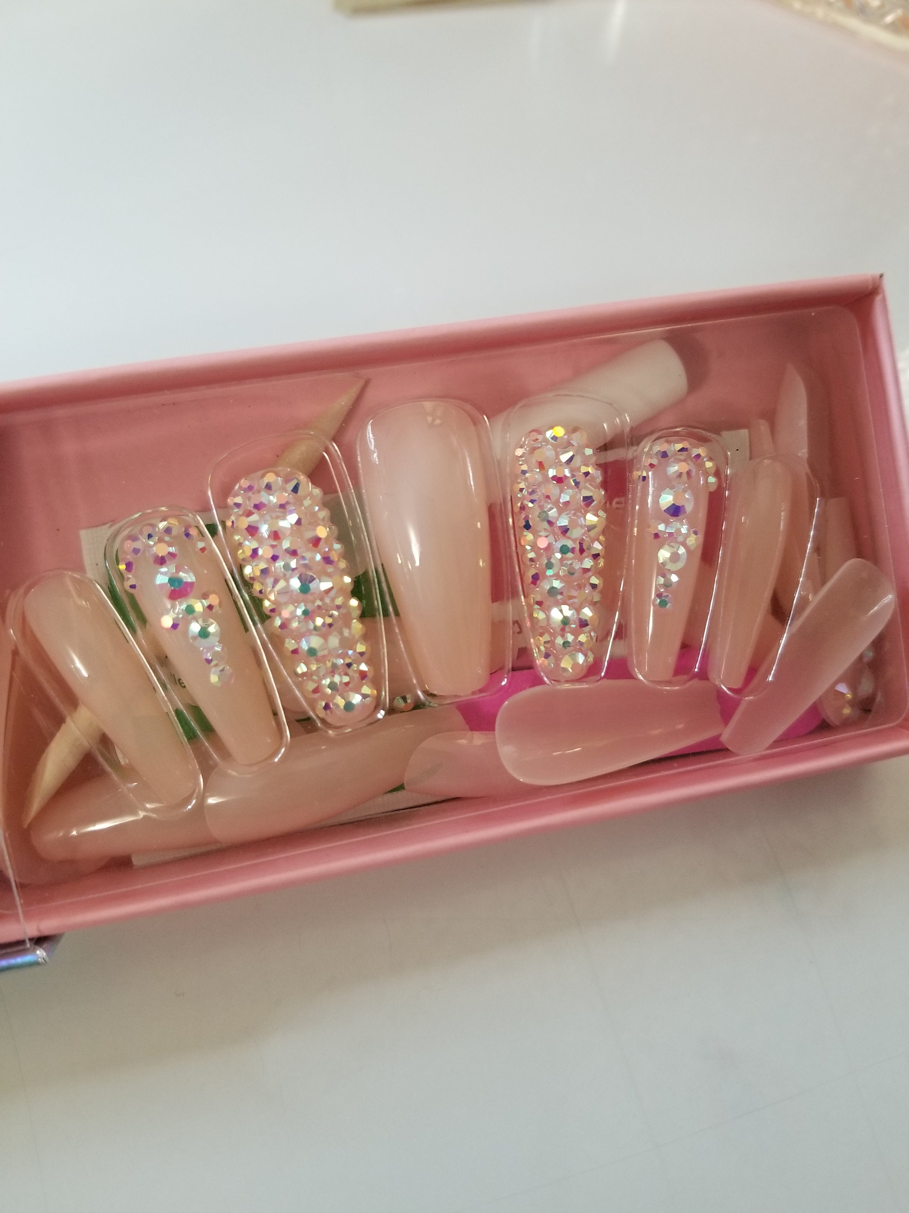 “Sparkle”24 件套带胶人造指甲