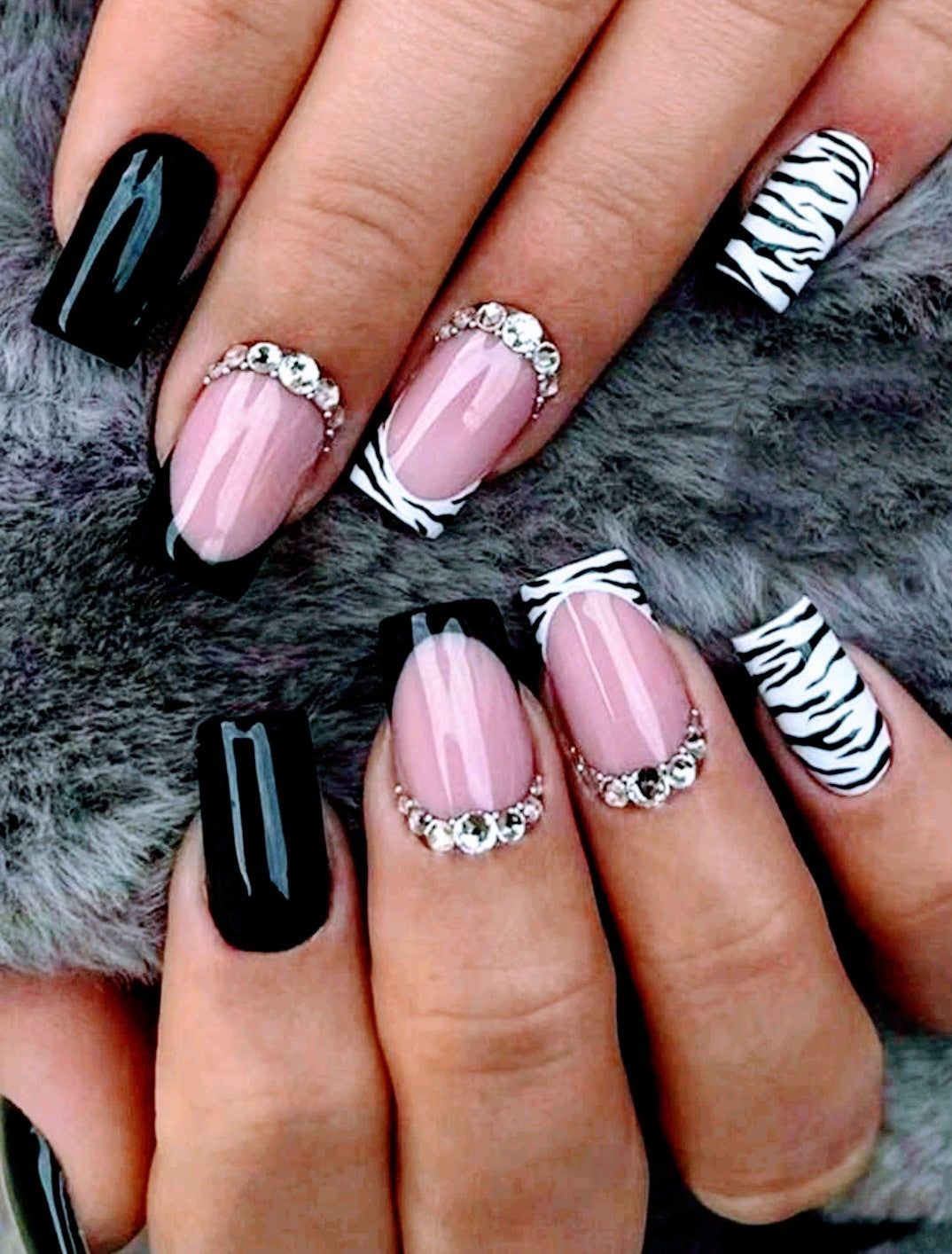 "Zebra" 24pcs Short Square Black French 3D Rhinestone Nails