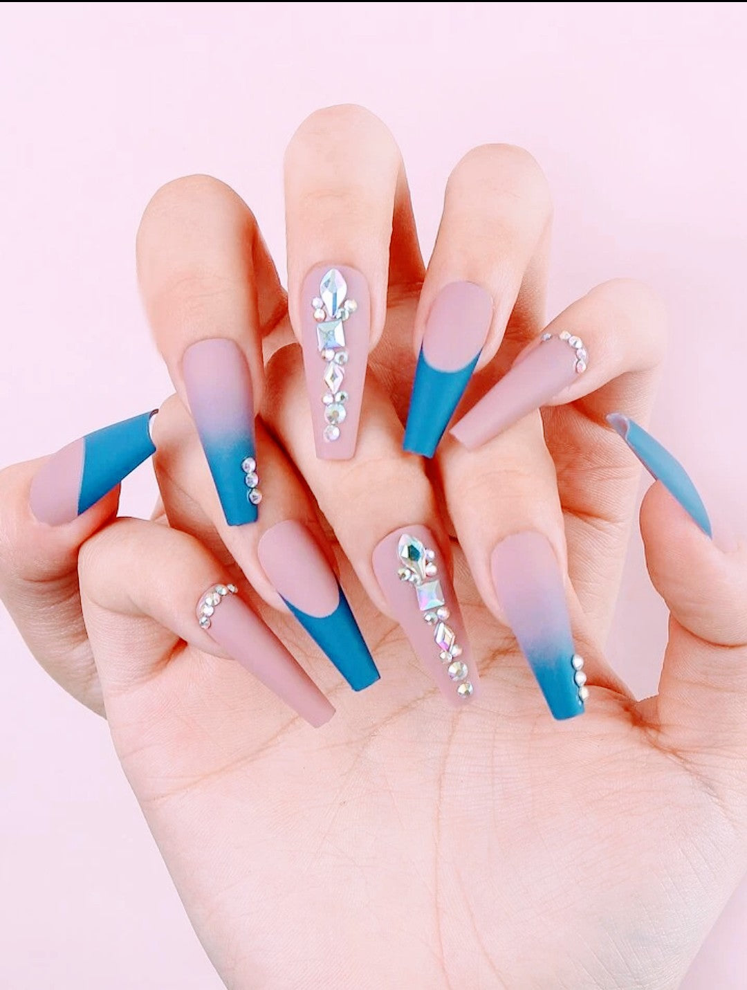 &quot;Blue Champagne&quot; 24 Piece Set Artificial Nails with Glue