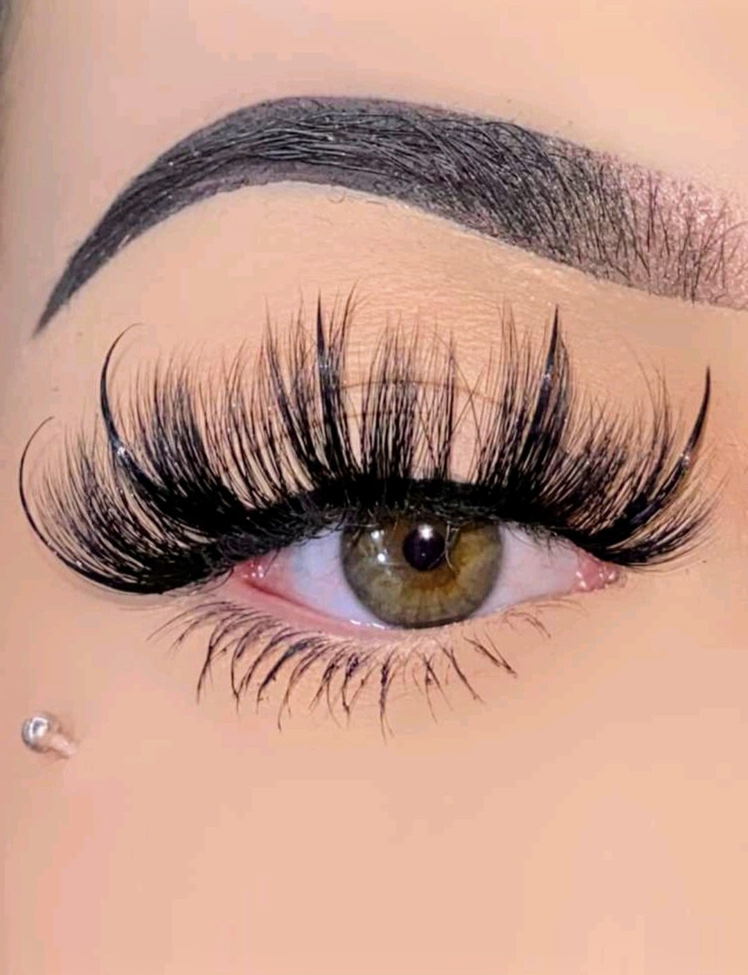 Twinkle – 20mm Wispy Volumized Eyelashes

Lightweight Volume. Eye-Catching Glam. All-Day Comfort.
