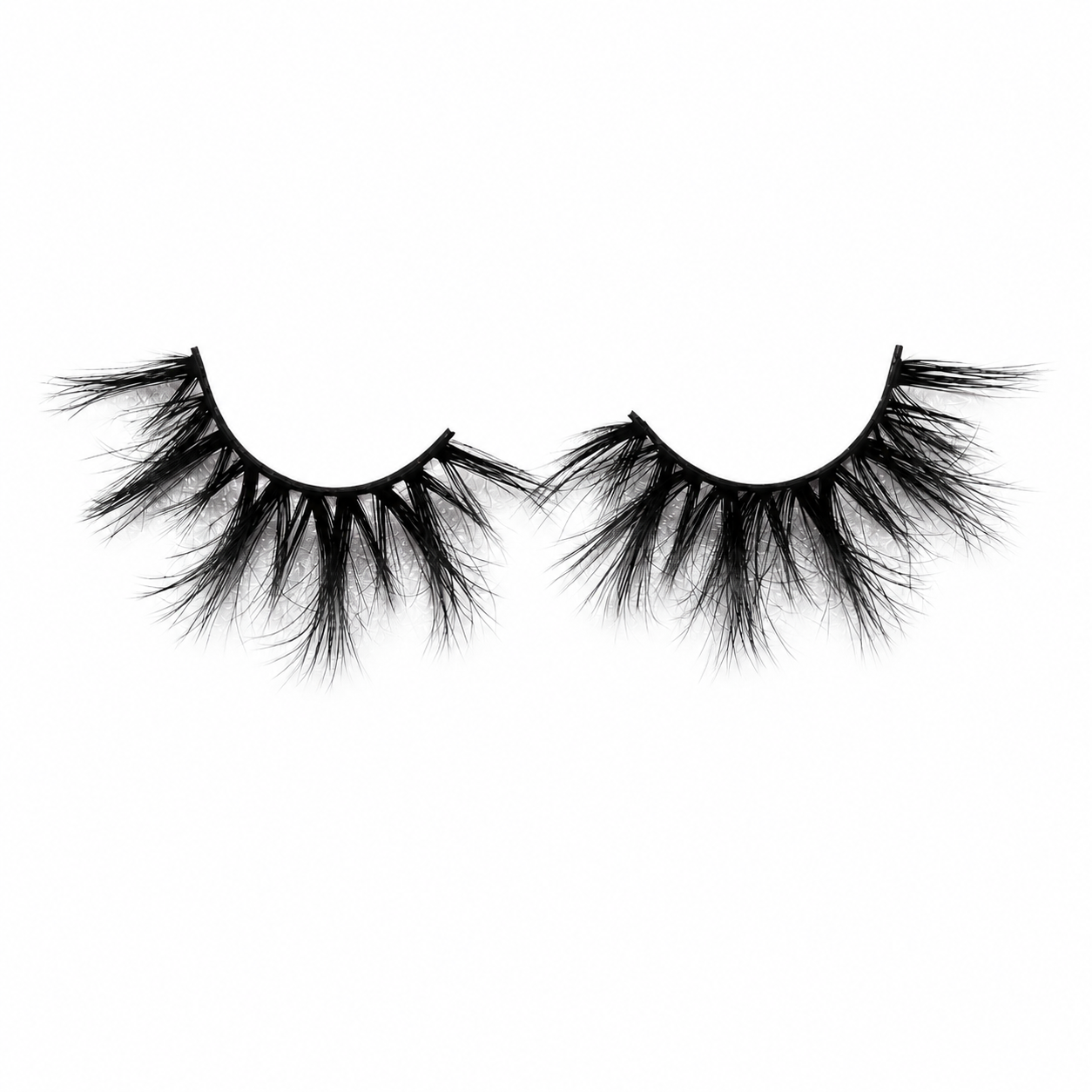 MAIN CHARACTER 22mm Dramatic Wispy Lashes