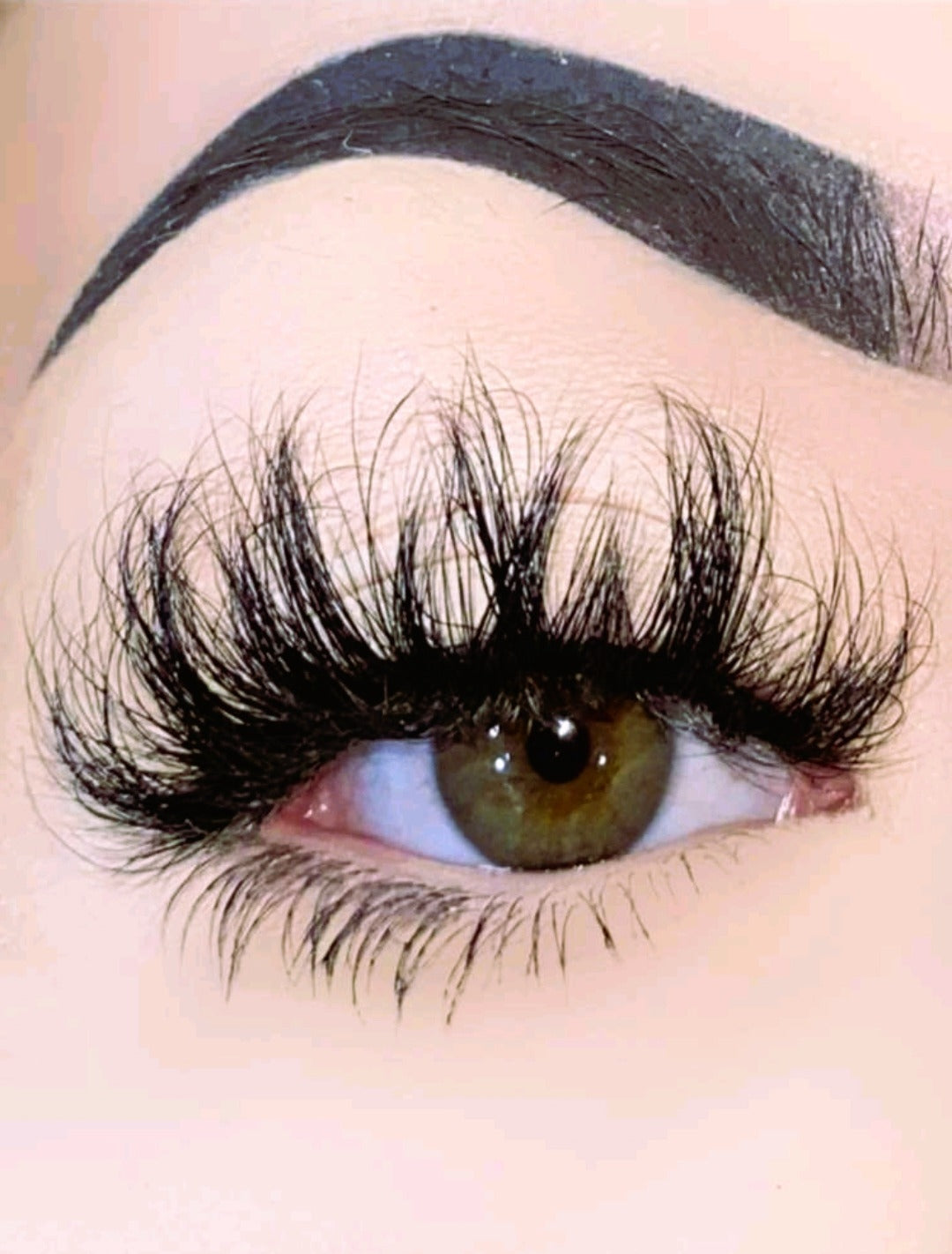 Kitty – 20mm 8D Wispy Lashes | Dramatic Fluffy Volume