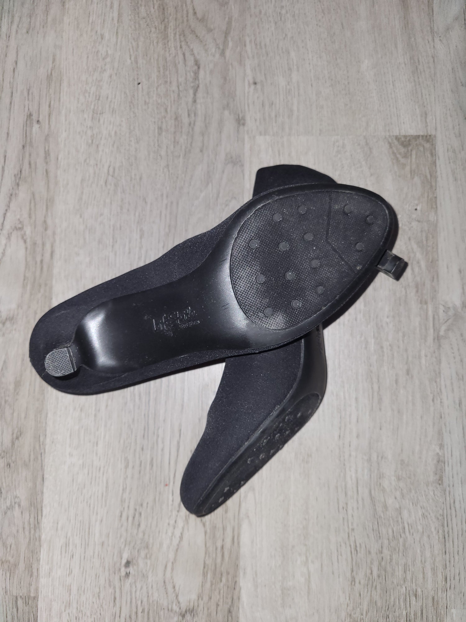 Closed toe high heels Size 8