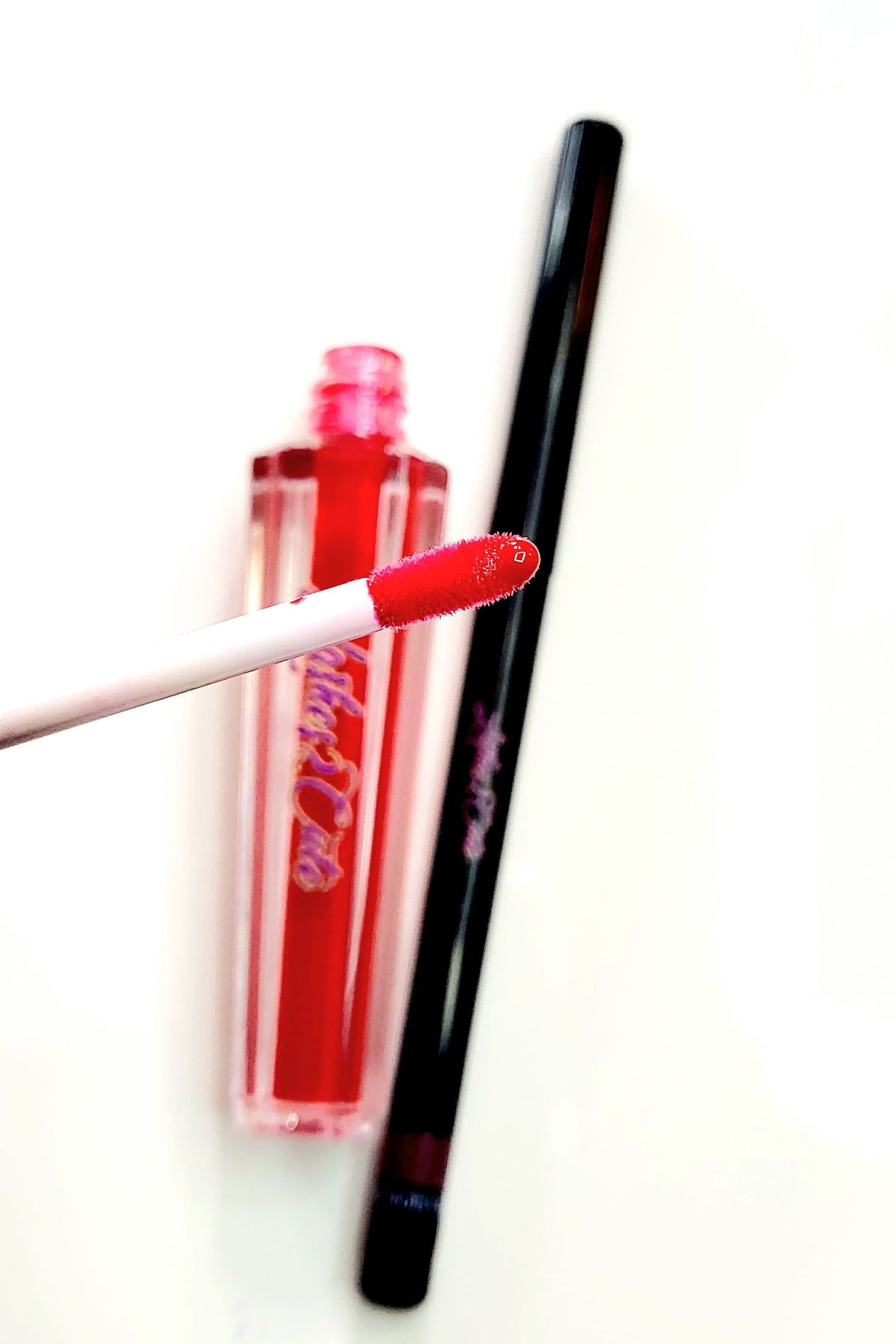 &quot;Luscious Red&quot; Shimmery &amp; Sparkling Lipgloss &amp; Lipliner Set